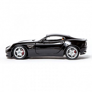 Коллекционная машина Bburago 1:18 Alfa Romeo 8C (18-12077) в асс.