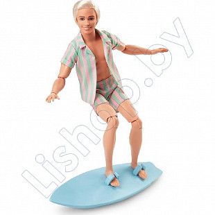 Кукла Barbie The Movie Кен с доской для серфинга (HPJ97)