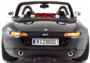 Коллекционная машина Bburago 1:18 BMW Z8 (18-12032)
