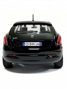 Машинка Bburago 1:24 Lancia New Delta HPE (18-21068) black