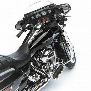 Модель мотоцикла Maisto 1:12 Harley Davidson Street Glide 2015 (32328) черный