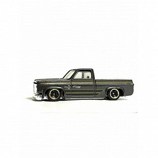 Машинка Hot Wheels Базовой коллекции '83 Chevy Silverado 157/250 (5785 JMT29) mainline 2025
