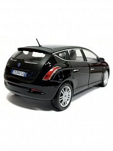 Машинка Bburago 1:24 Lancia New Delta HPE (18-21068) black