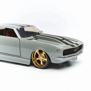 Масштабная модель автомобиля Maisto 1:24 Шевроле Камаро Z/28 (32508) grey