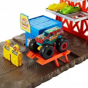 Игровой набор Hot Wheels Монстр Трак Приключения на станции HFB12