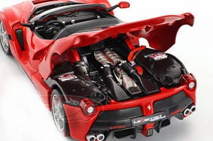 Машинка Bburago 1:24 Ferrari LaFerrari Aperta (18-26022) red